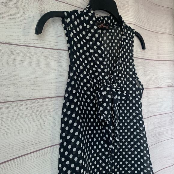 Almost Famous Black with White Polka Dot Sheer Sleeveless Blouse Tie Neck Size S - Picture 11 of 11